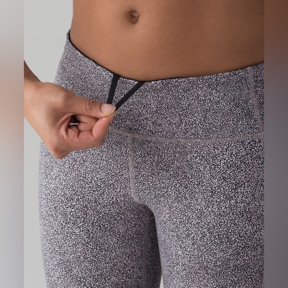 Lululemon Pace Rival Crop 22” Sea Spray Alpine White Dark Chrome/Black Size 8 - Picture 4 of 16